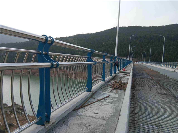 贵州不锈钢桥梁护栏的特点及其在桥梁安全中的重要作用